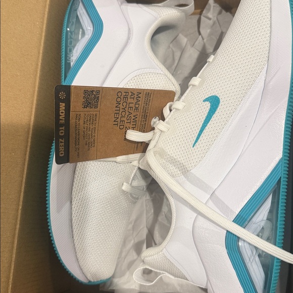 Nike Women's air zoom Bella 7 White and Teal Sneakers - Picture 12 of 12